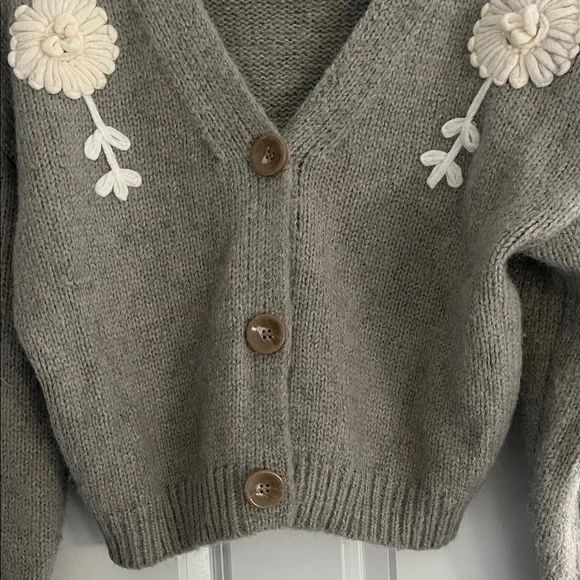 So Me Women's Cardigan in Gray with Cream Floral Details - Picture 4 of 6